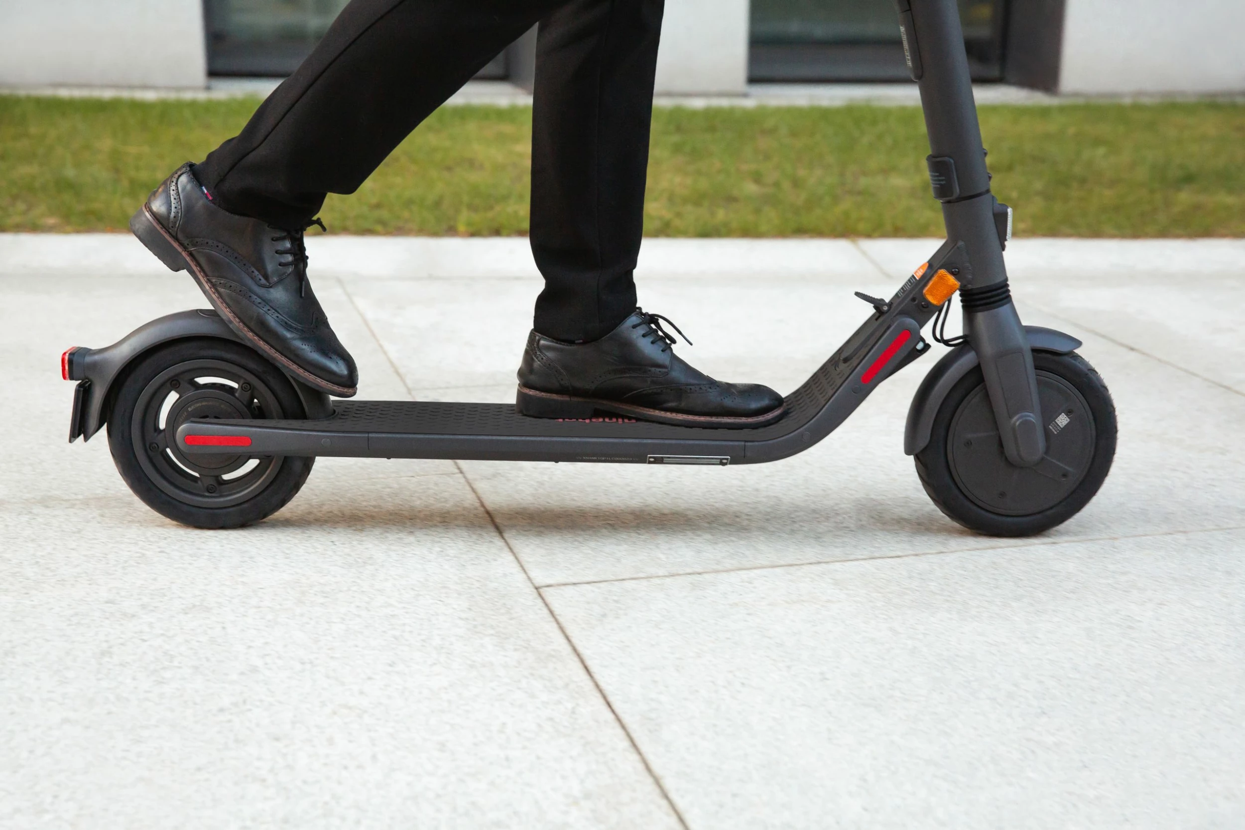 Ninebot By Segway E45D Elektrisk Sparkesykkel - Bilde 4